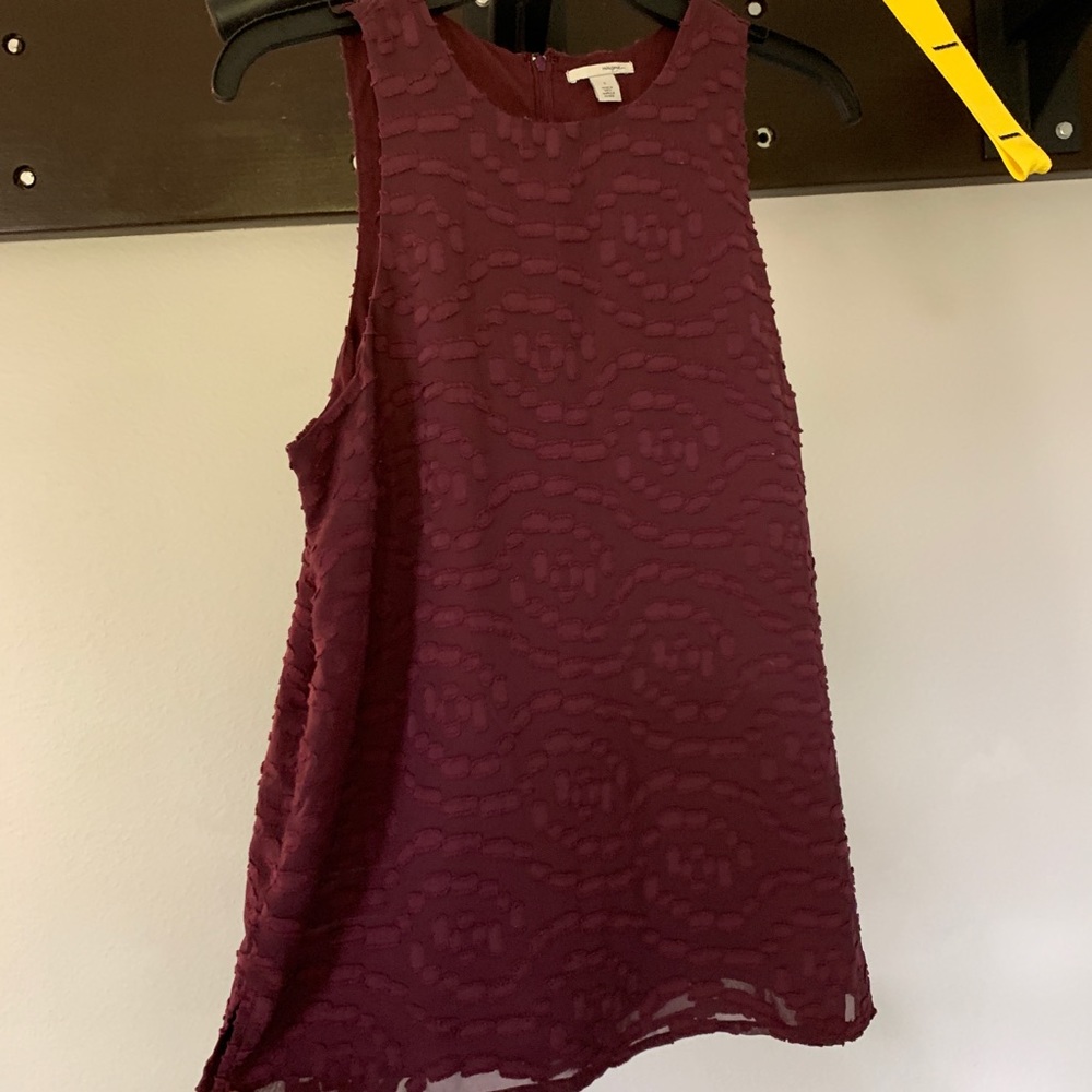 Halogen layered tank - burgundy raisin color